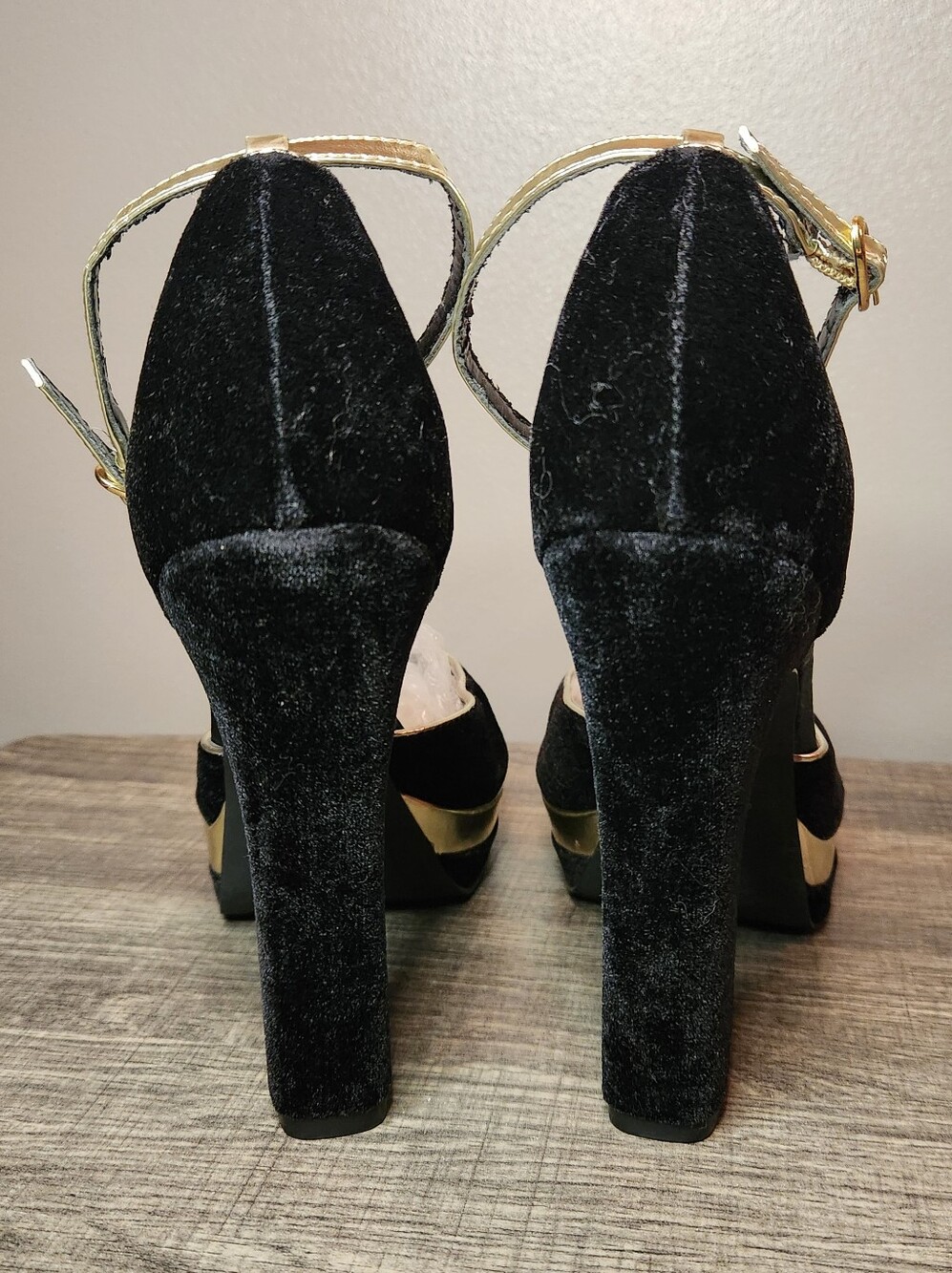 N By Nicole Miller Black Velvet & Gold Tone Platform Ankle-Strap Heels Size 8 - Picture 14 of 16